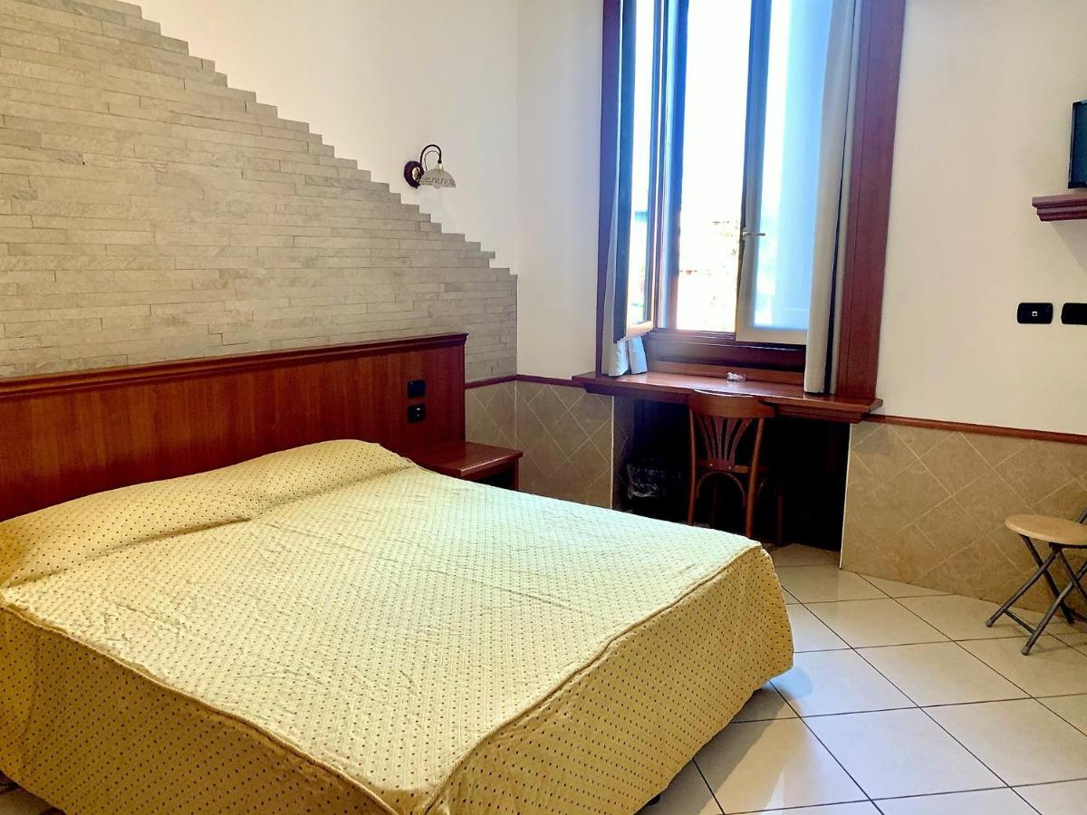 מילאנו Hotel Astrid מראה חיצוני תמונה