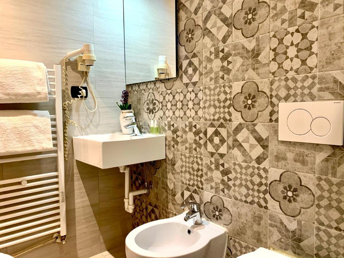 מילאנו Hotel Astrid מראה חיצוני תמונה