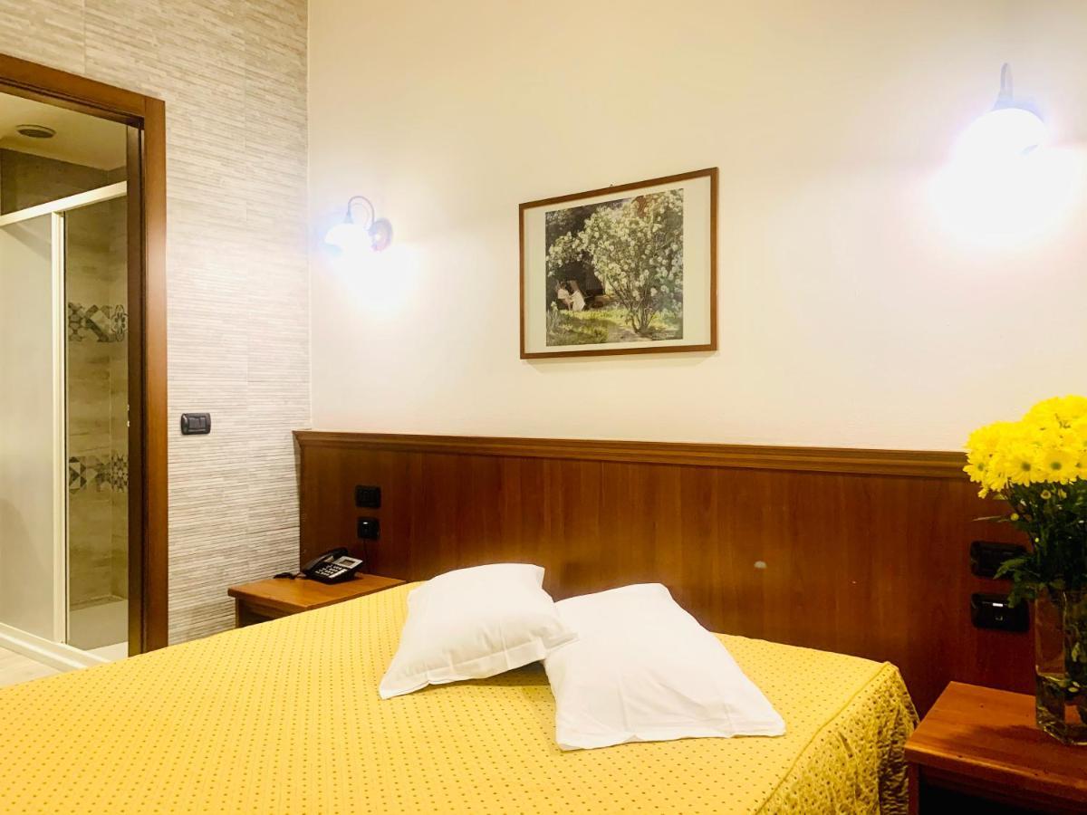 מילאנו Hotel Astrid מראה חיצוני תמונה