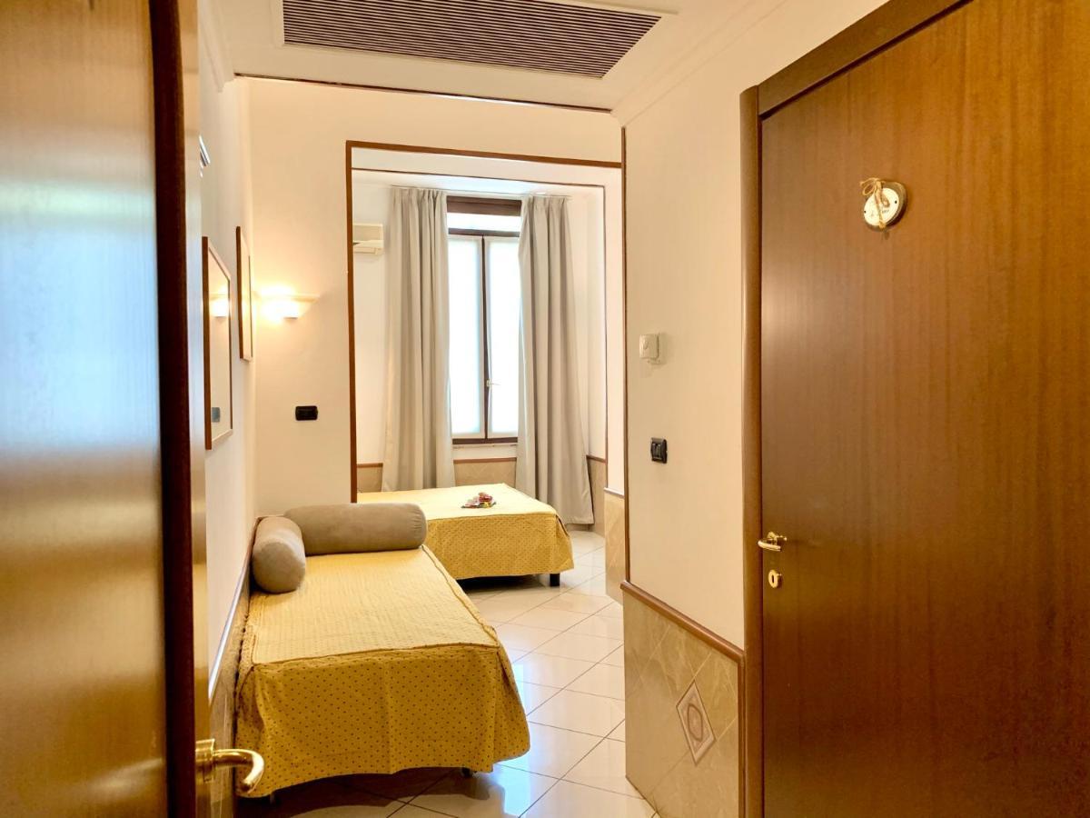 מילאנו Hotel Astrid מראה חיצוני תמונה