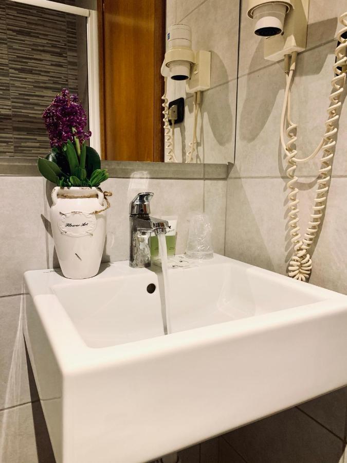 מילאנו Hotel Astrid מראה חיצוני תמונה