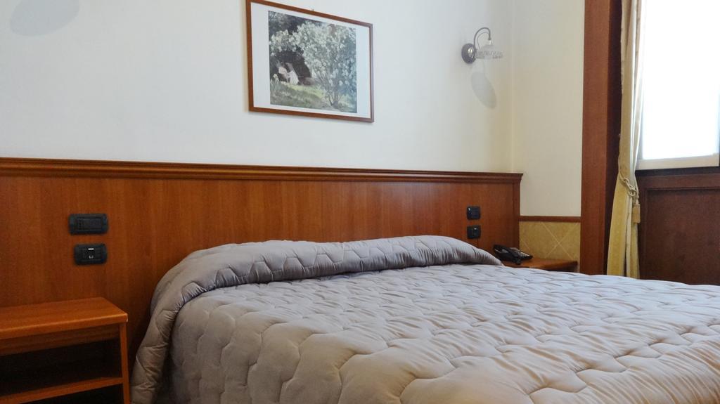 מילאנו Hotel Astrid מראה חיצוני תמונה
