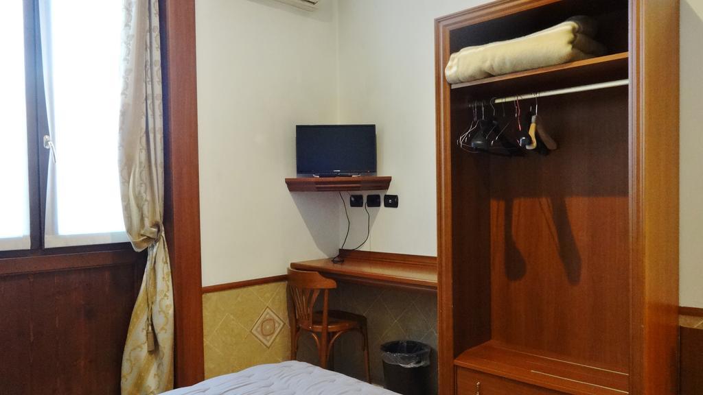 מילאנו Hotel Astrid מראה חיצוני תמונה