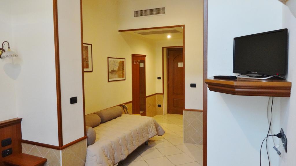 מילאנו Hotel Astrid מראה חיצוני תמונה