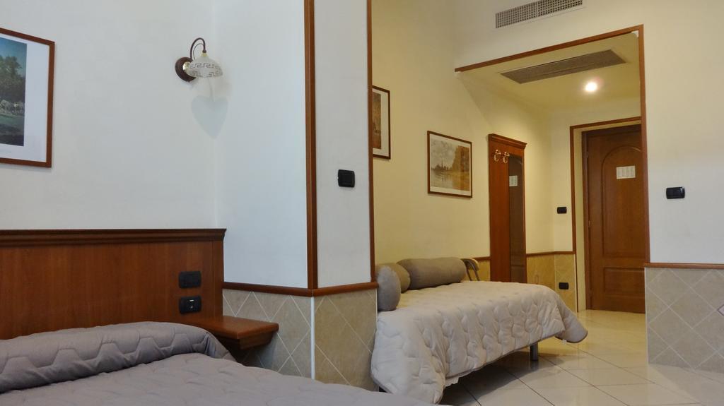 מילאנו Hotel Astrid מראה חיצוני תמונה