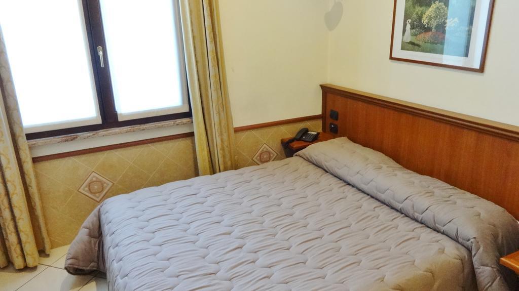 מילאנו Hotel Astrid מראה חיצוני תמונה