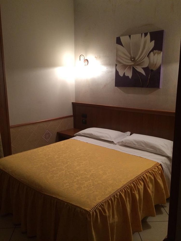 מילאנו Hotel Astrid מראה חיצוני תמונה
