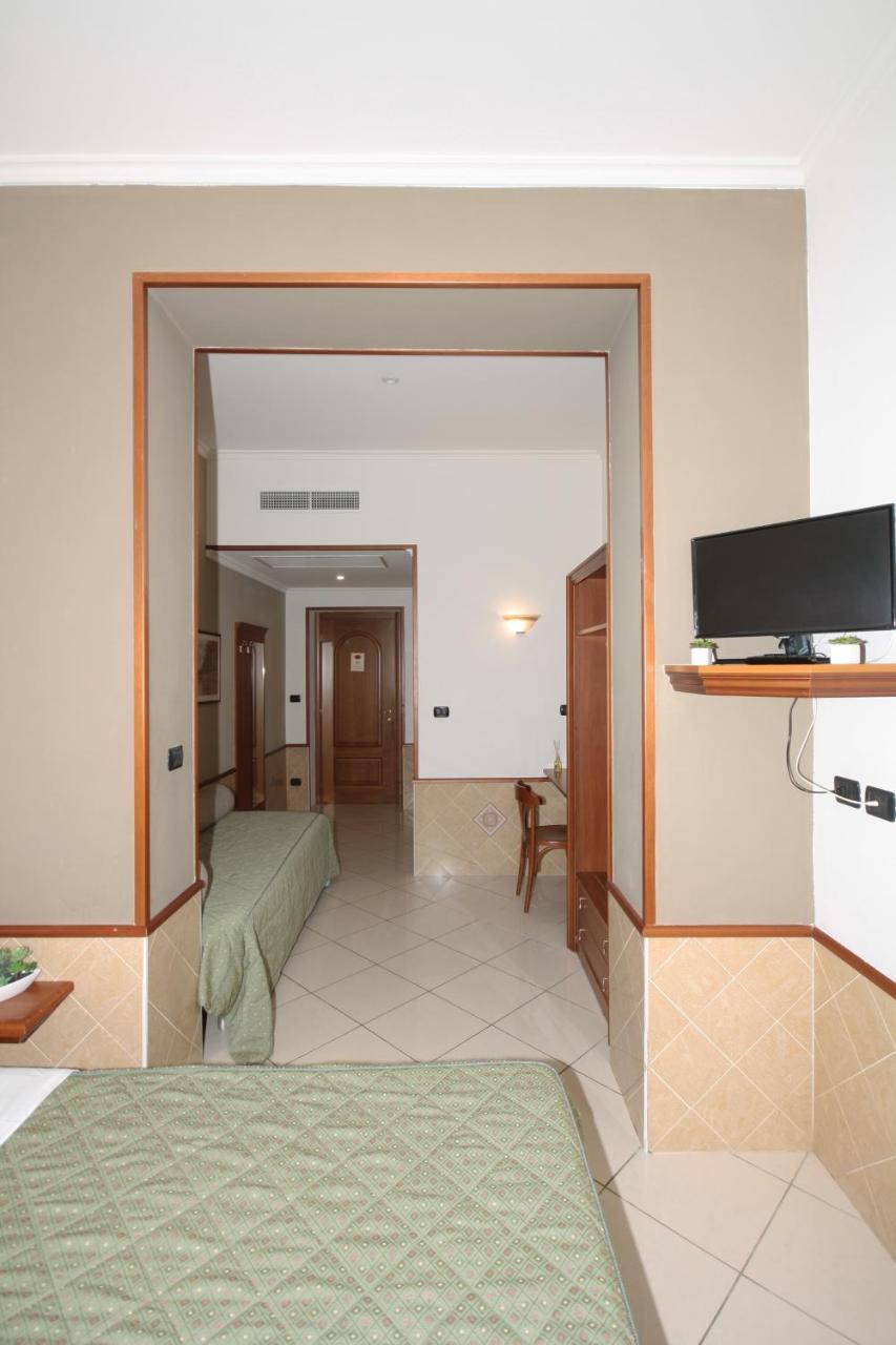 מילאנו Hotel Astrid מראה חיצוני תמונה