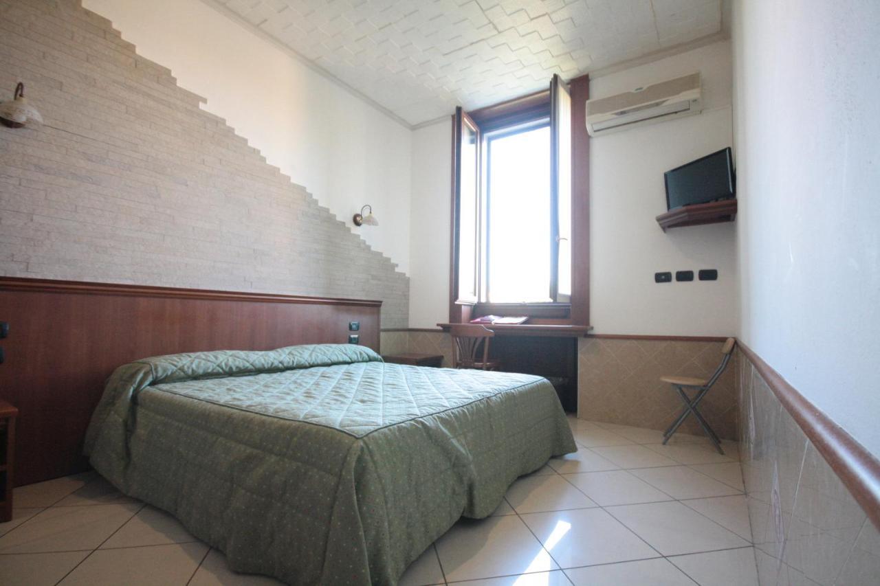 מילאנו Hotel Astrid מראה חיצוני תמונה