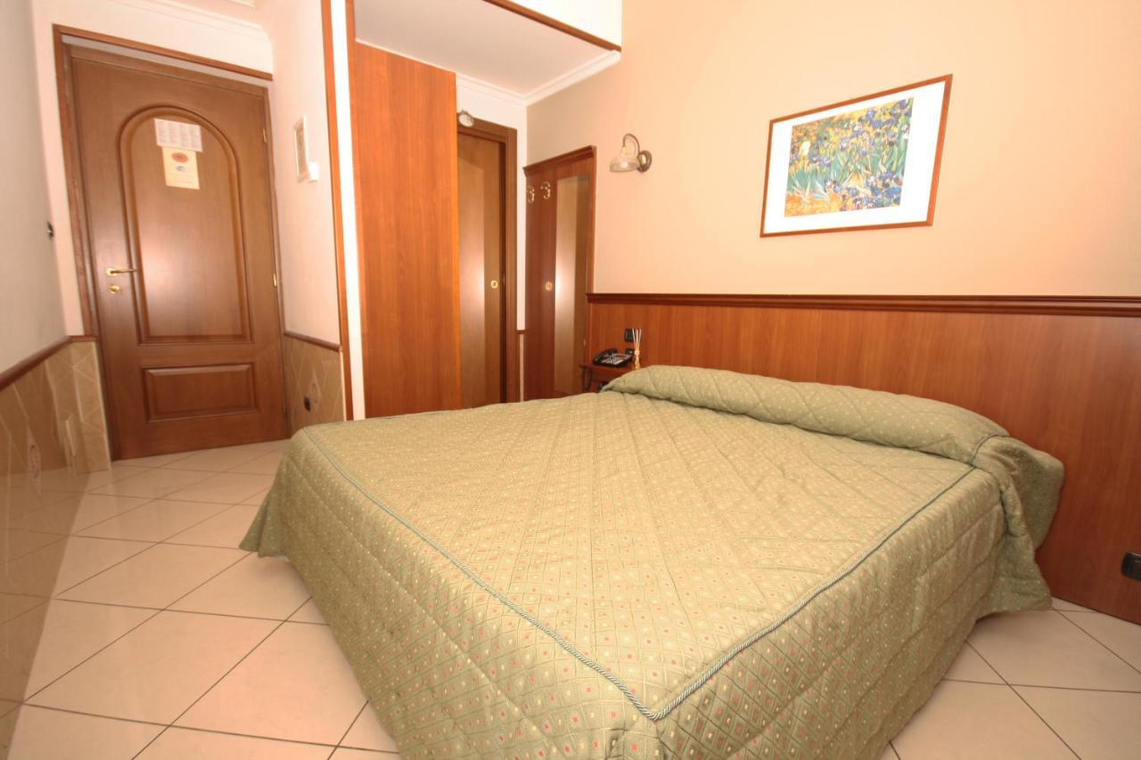 מילאנו Hotel Astrid מראה חיצוני תמונה